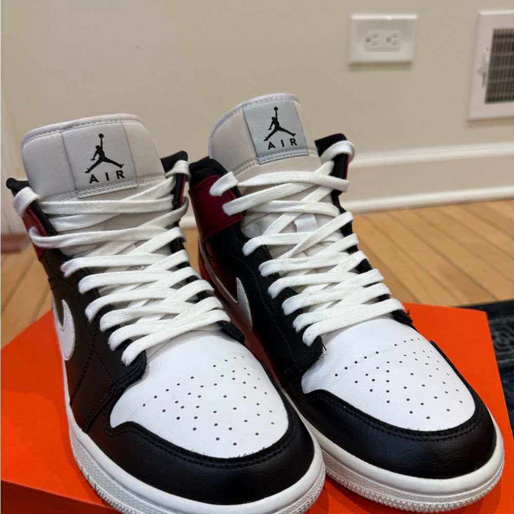 Air Jordan 1 Mid "Noble Red" sneakers - Mens 8; Women’s 9.5 - Picture 7 of 7